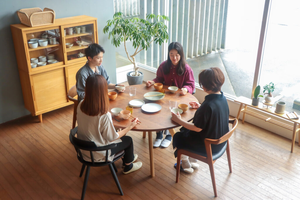 あさがおダイニングテーブル4人使用例